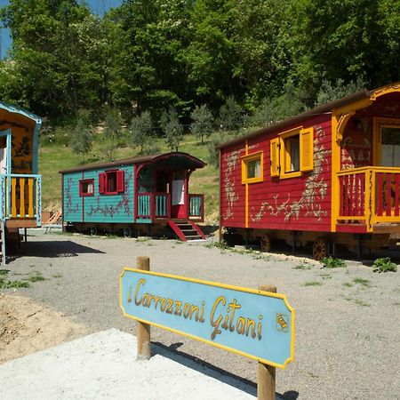 Agriturismo La Rovere - I Carrozzoni Gitani Cossano Belbo المظهر الخارجي الصورة