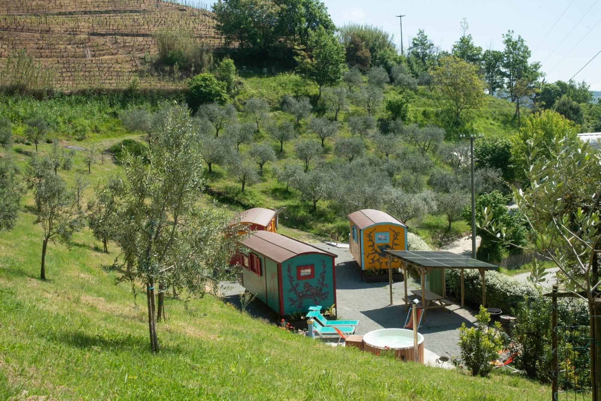 Agriturismo La Rovere - I Carrozzoni Gitani Cossano Belbo المظهر الخارجي الصورة