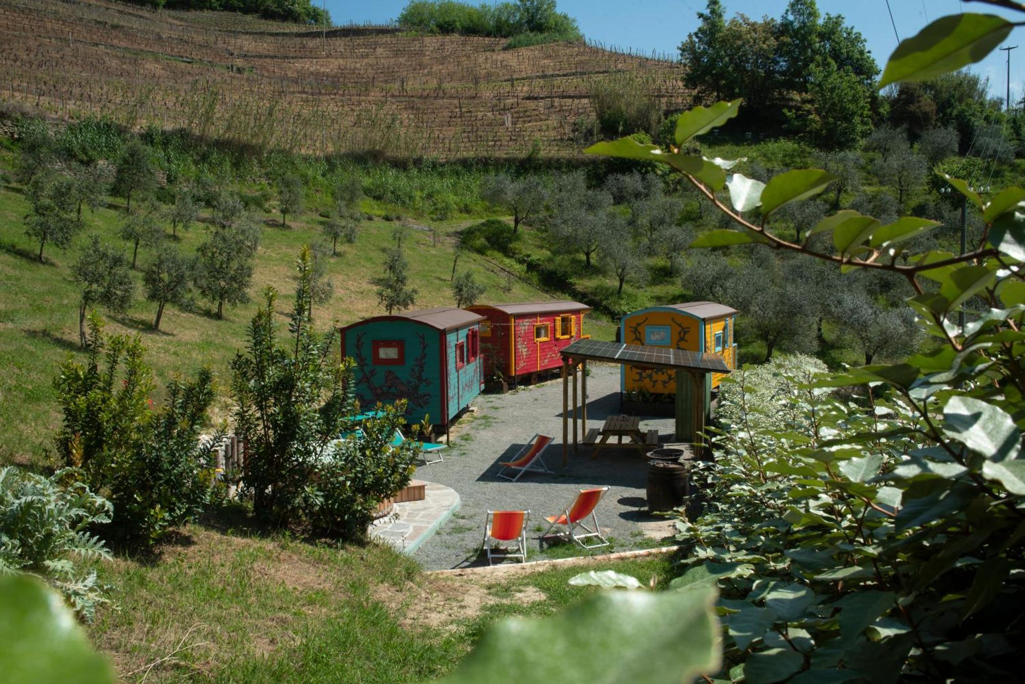 Agriturismo La Rovere - I Carrozzoni Gitani Cossano Belbo المظهر الخارجي الصورة