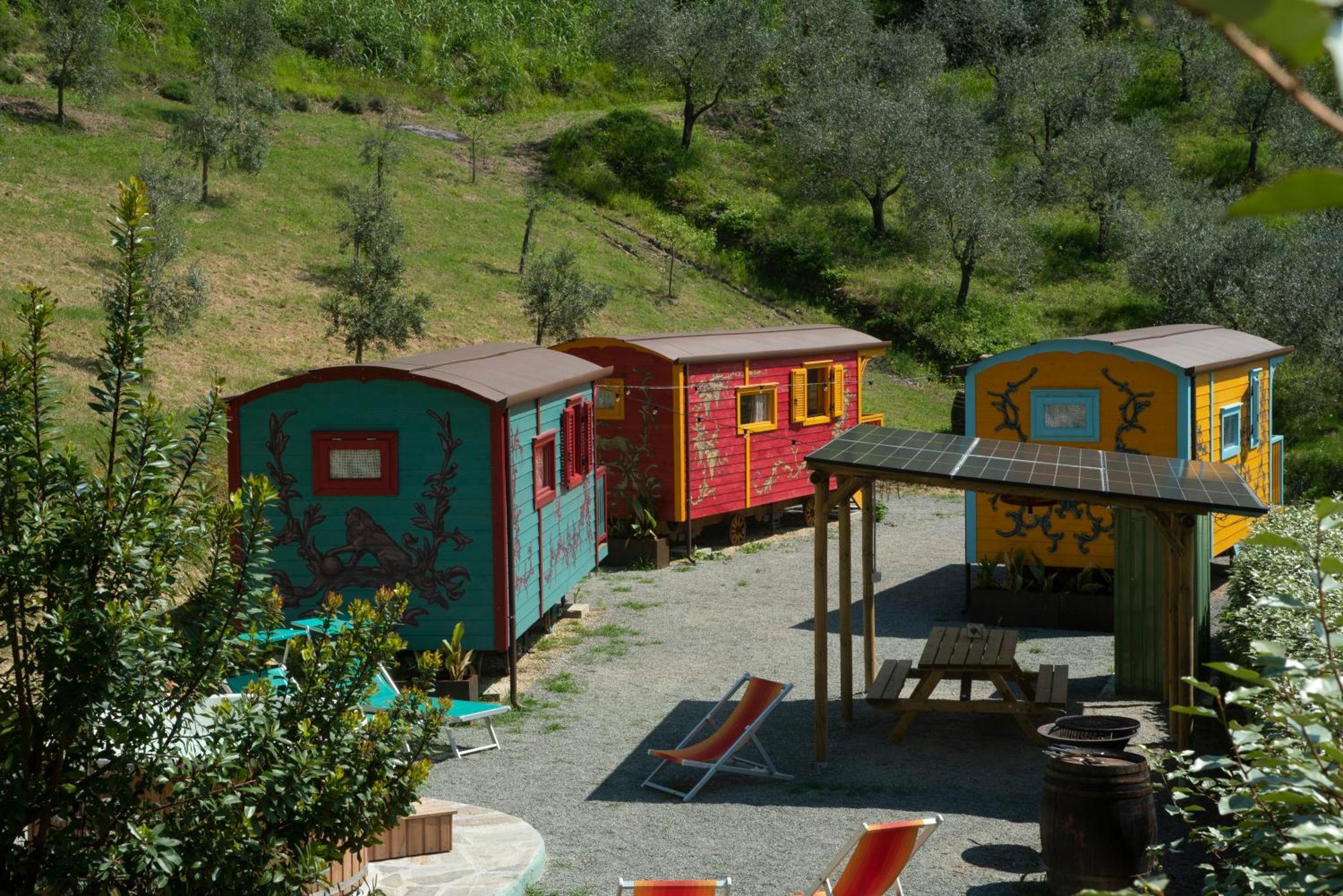 Agriturismo La Rovere - I Carrozzoni Gitani Cossano Belbo المظهر الخارجي الصورة
