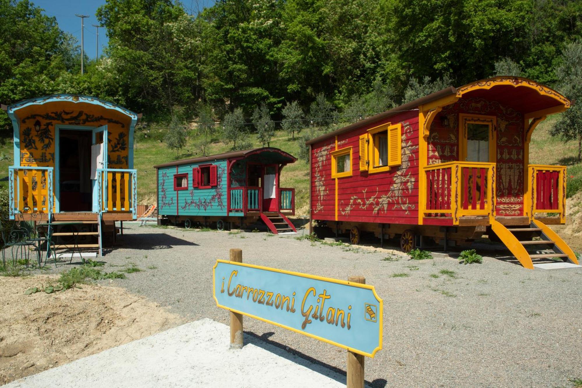 Agriturismo La Rovere - I Carrozzoni Gitani Cossano Belbo المظهر الخارجي الصورة